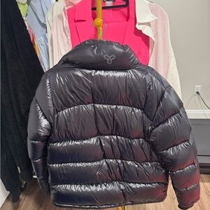 Women's Black Aritzia super puff Jacket